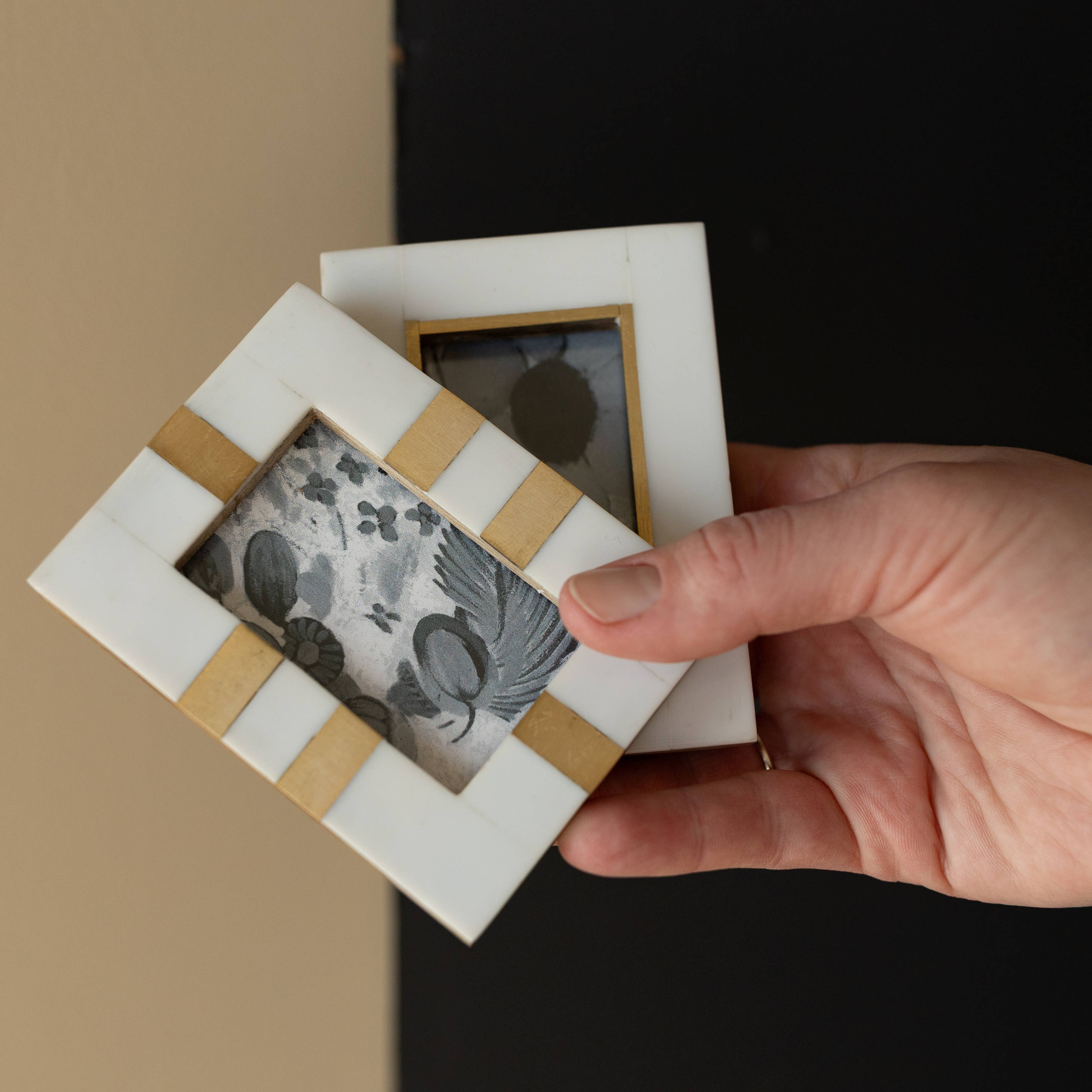 2X3 Bernadette Magnetic Mini Picture Frame With Brass Inlay