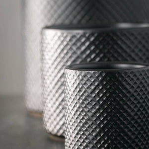 BLACK TEXTURED POT