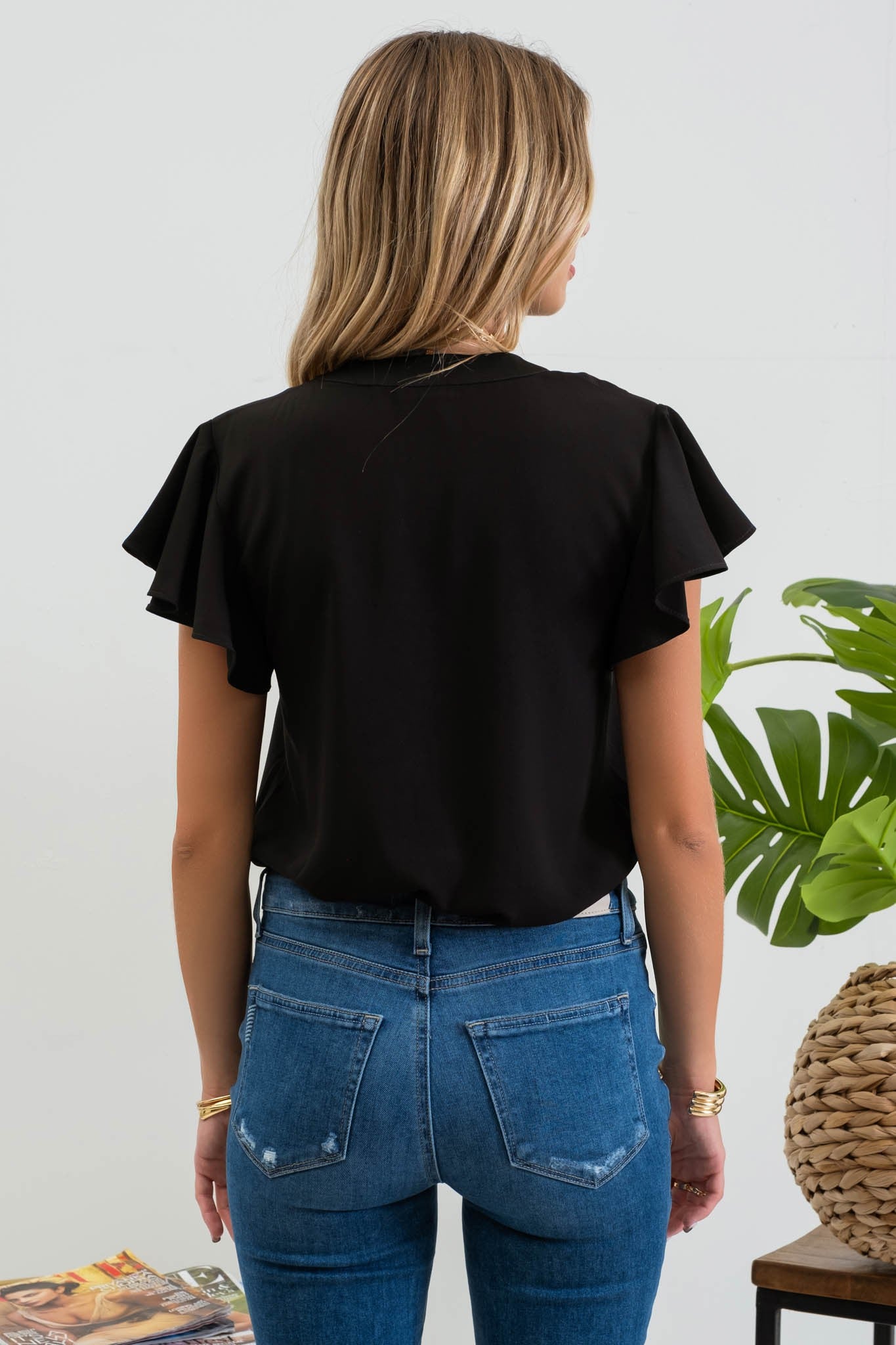 BLACK SOLID FLUTTER SLEEVE WOVEN TOP