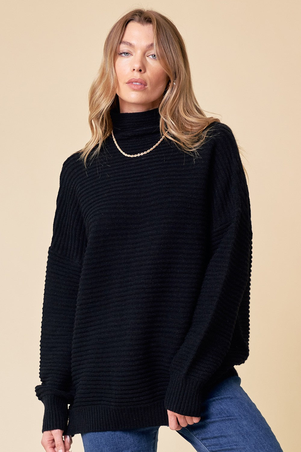 BLACK TURTLENECK SWEATER