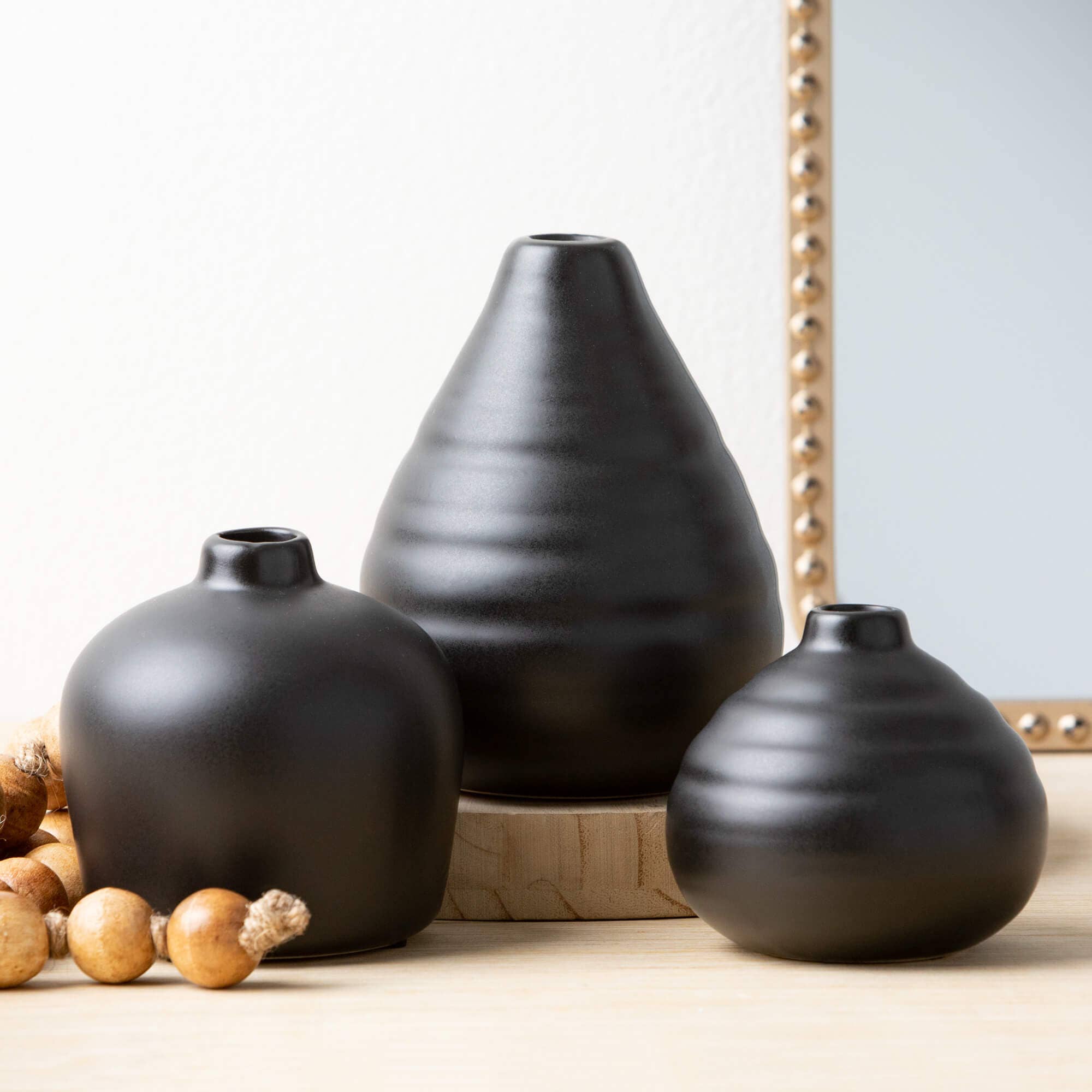 EBONY COMPACT VASE