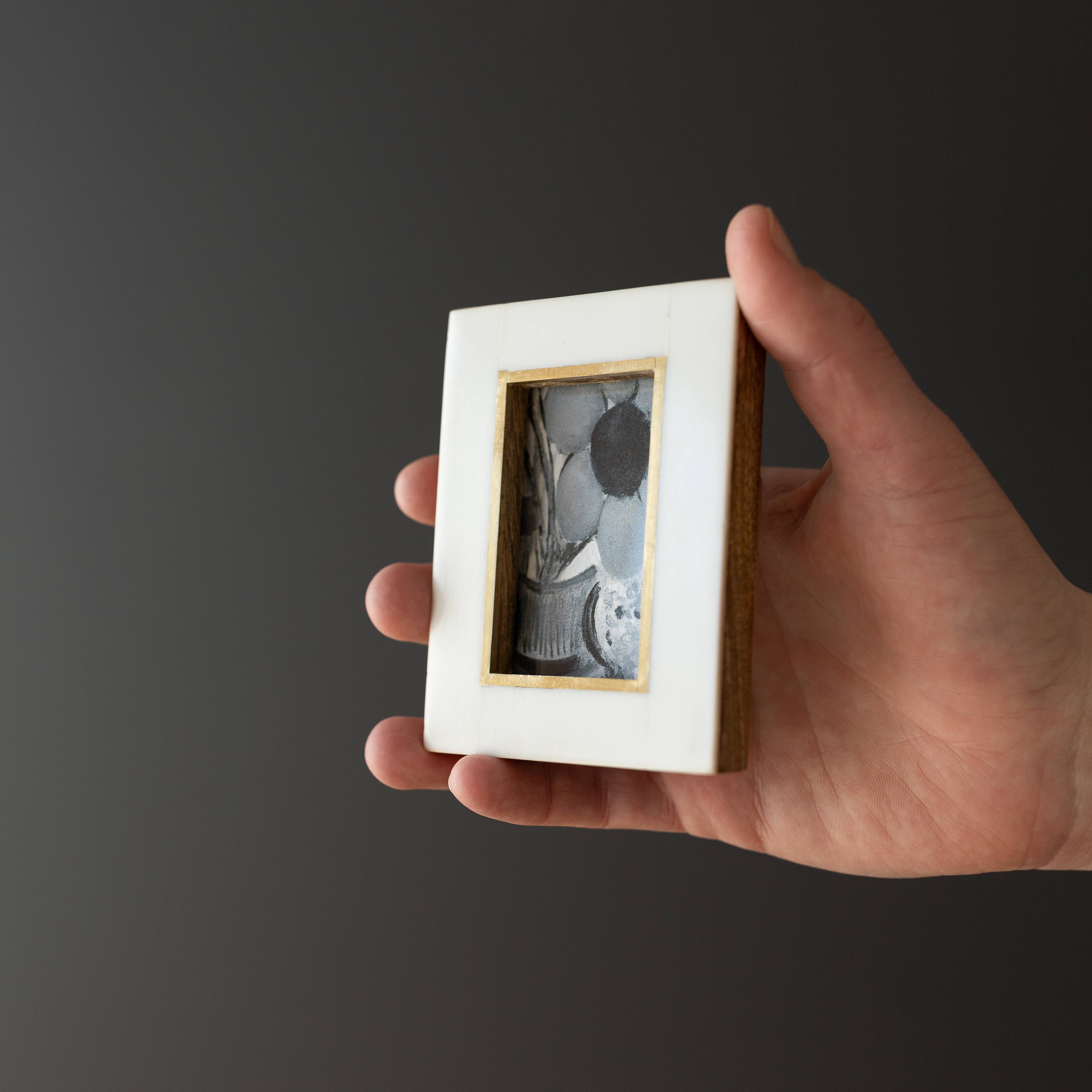 2X3 Bernadette Magnetic Mini Picture Frame With Brass Inlay