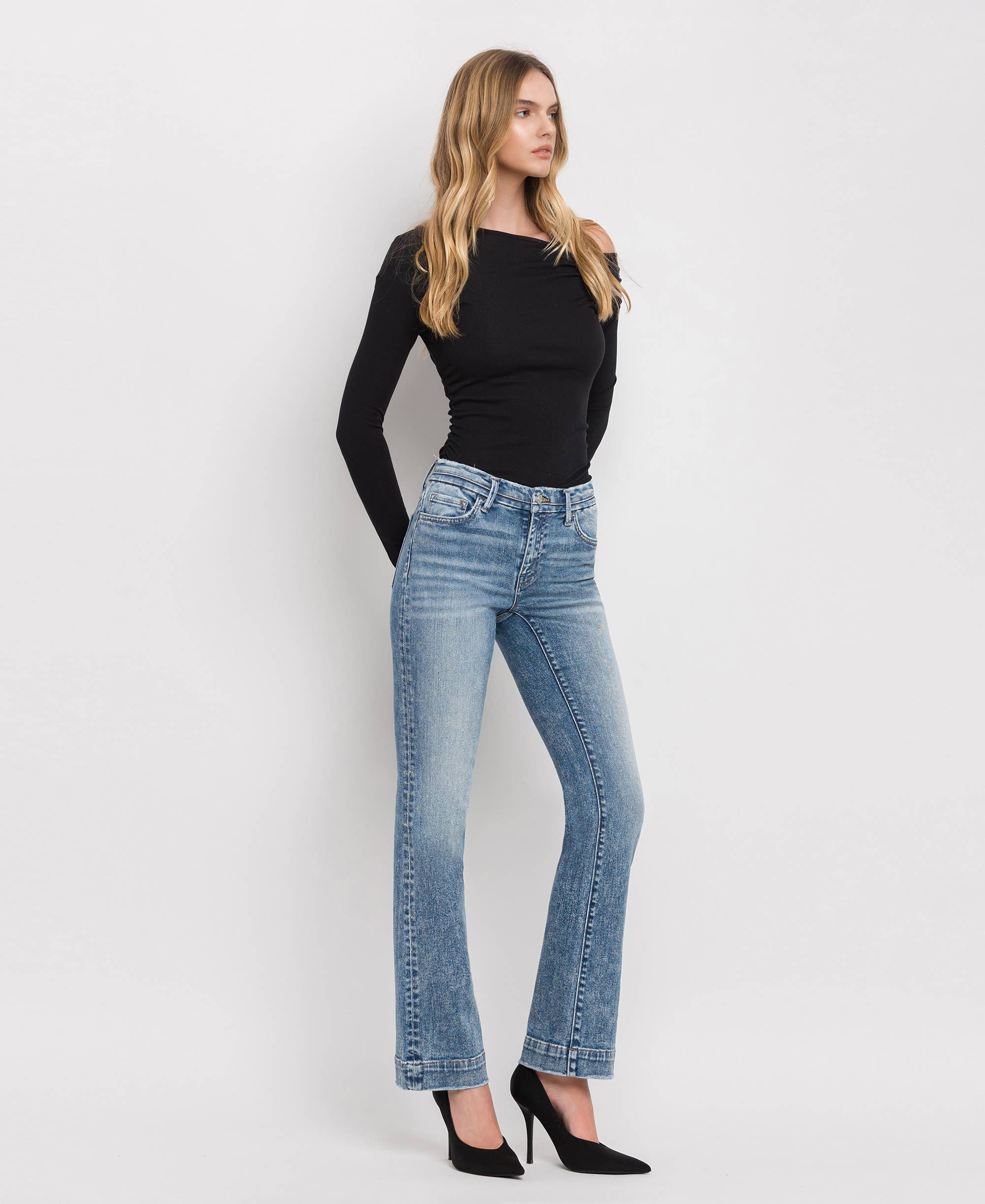MOUNT BRUCE  MID RISE SEAMLESS WAISTBAND BOOTCUT JEANS