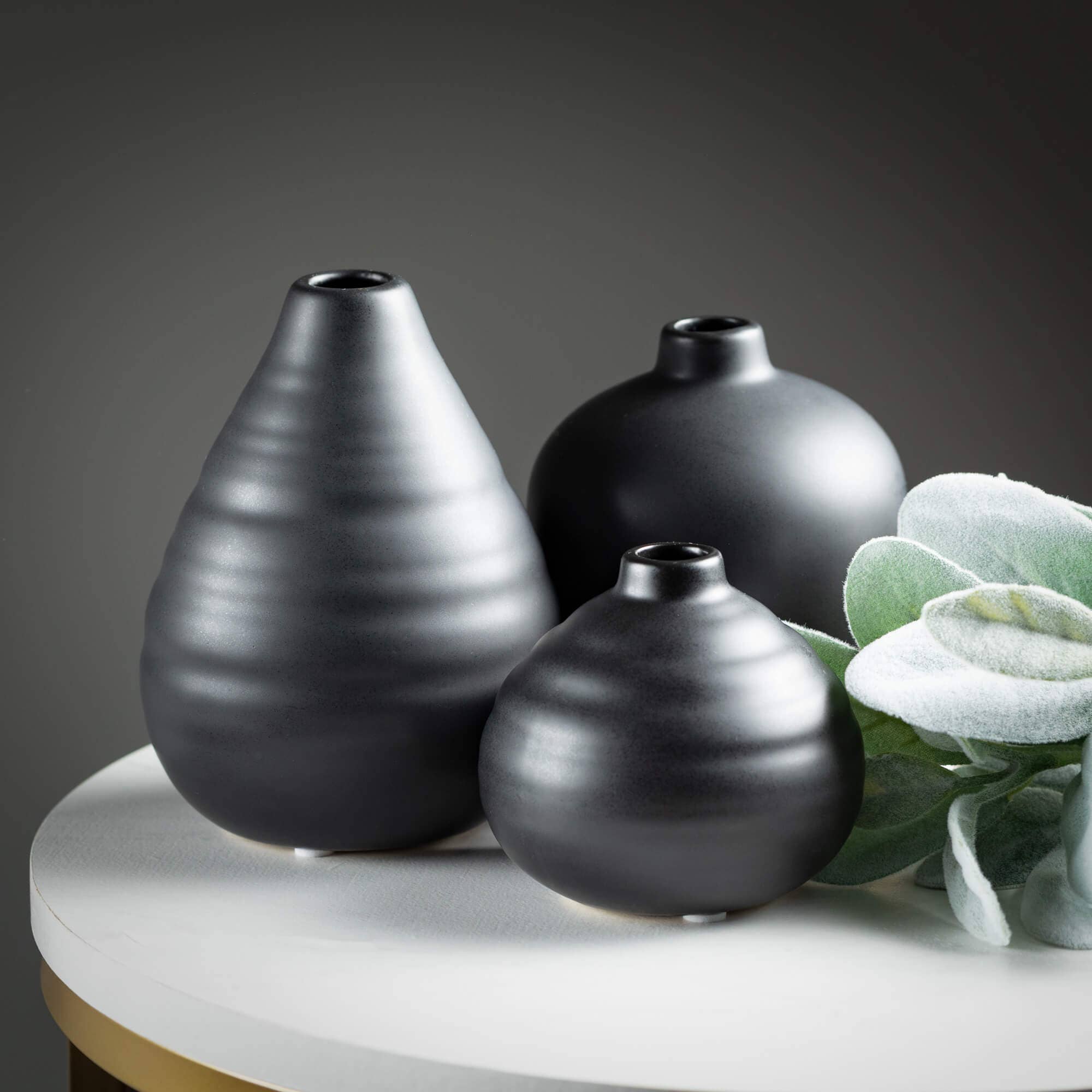 EBONY COMPACT VASE