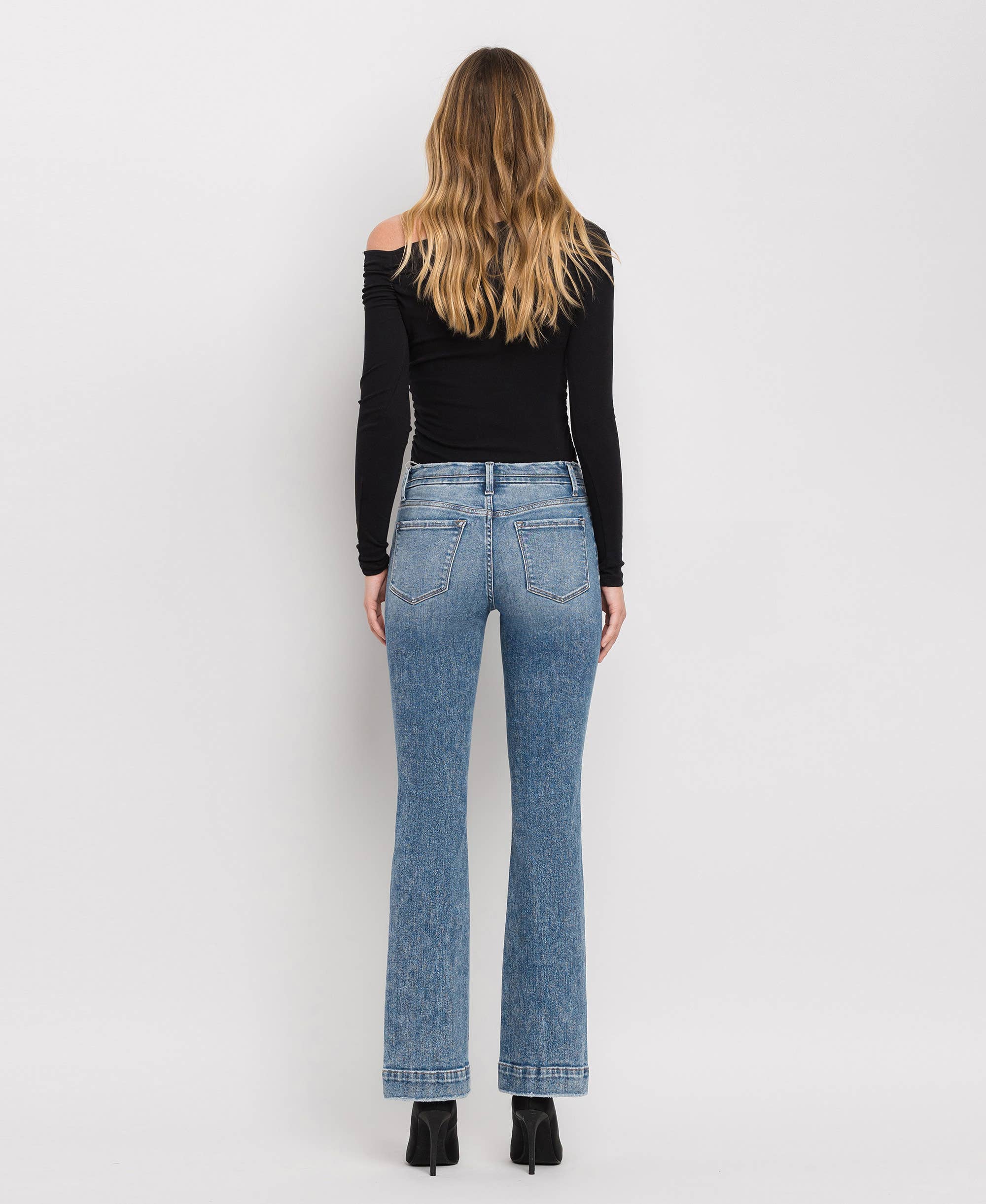 MOUNT BRUCE  MID RISE SEAMLESS WAISTBAND BOOTCUT JEANS