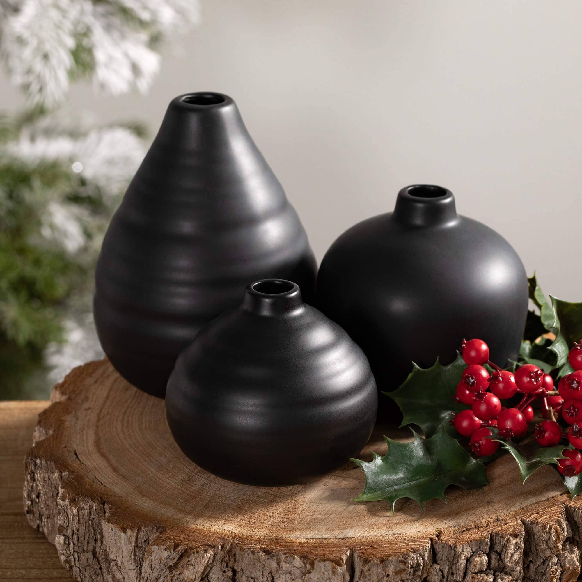 EBONY COMPACT VASE