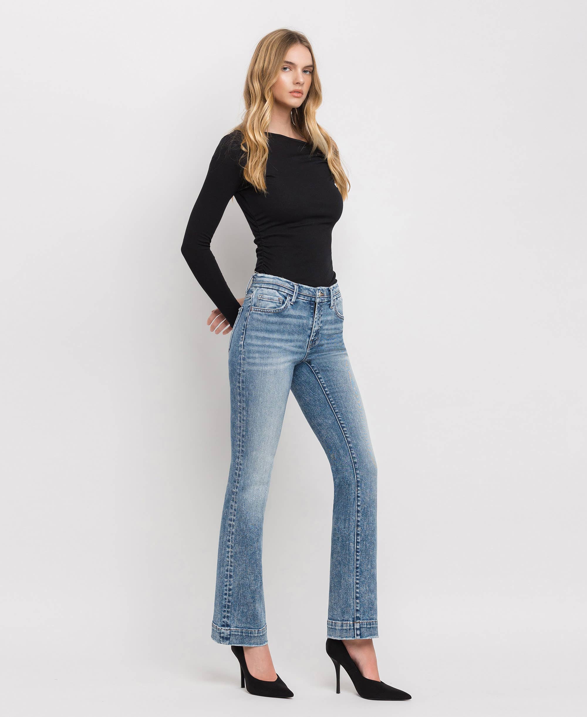 MOUNT BRUCE  MID RISE SEAMLESS WAISTBAND BOOTCUT JEANS