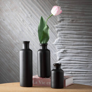 MATTE BLACK VASE