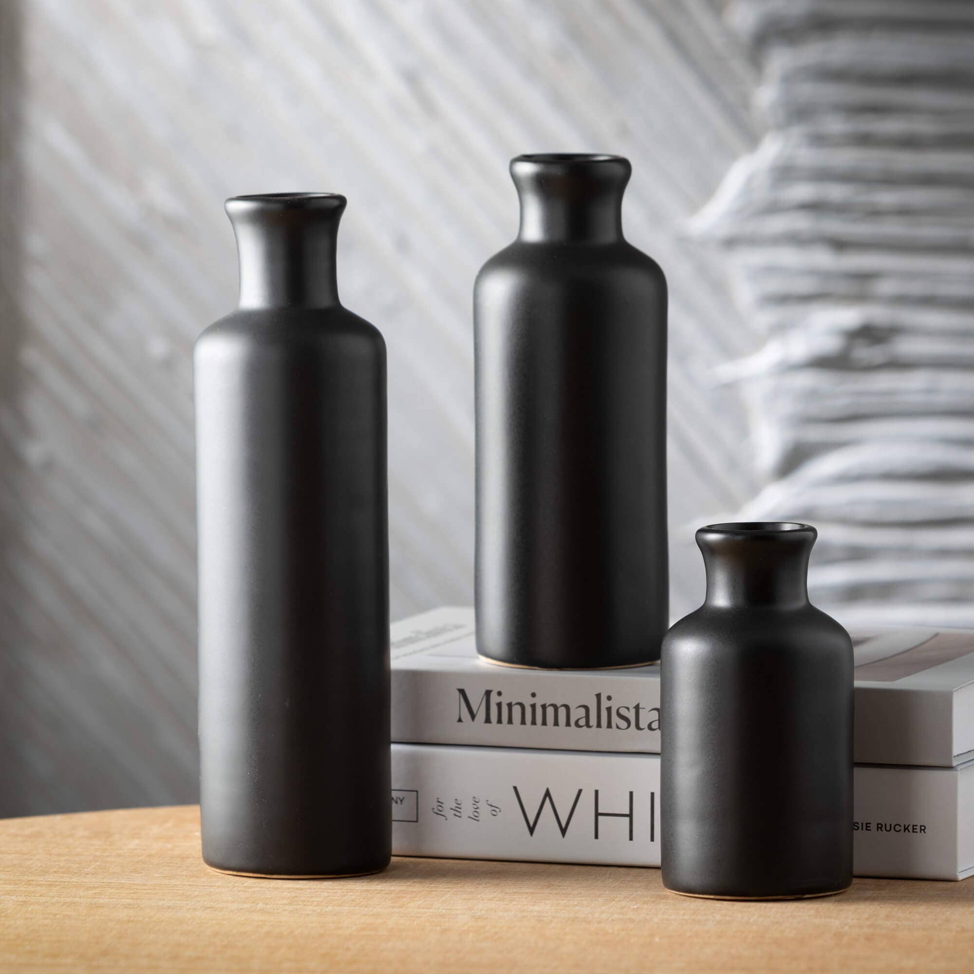 MATTE BLACK VASE