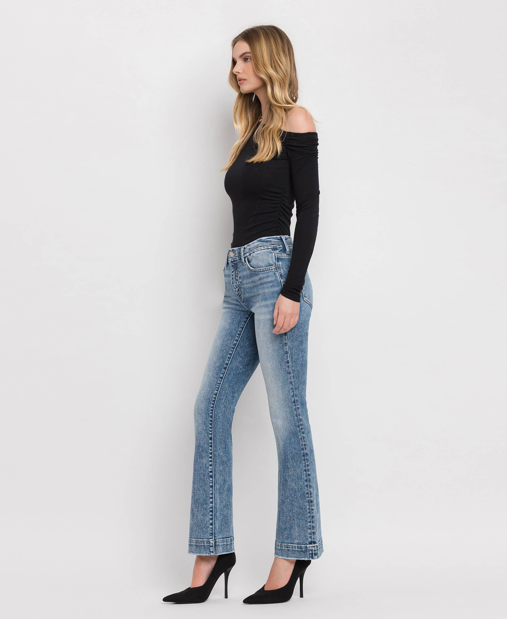 MOUNT BRUCE  MID RISE SEAMLESS WAISTBAND BOOTCUT JEANS