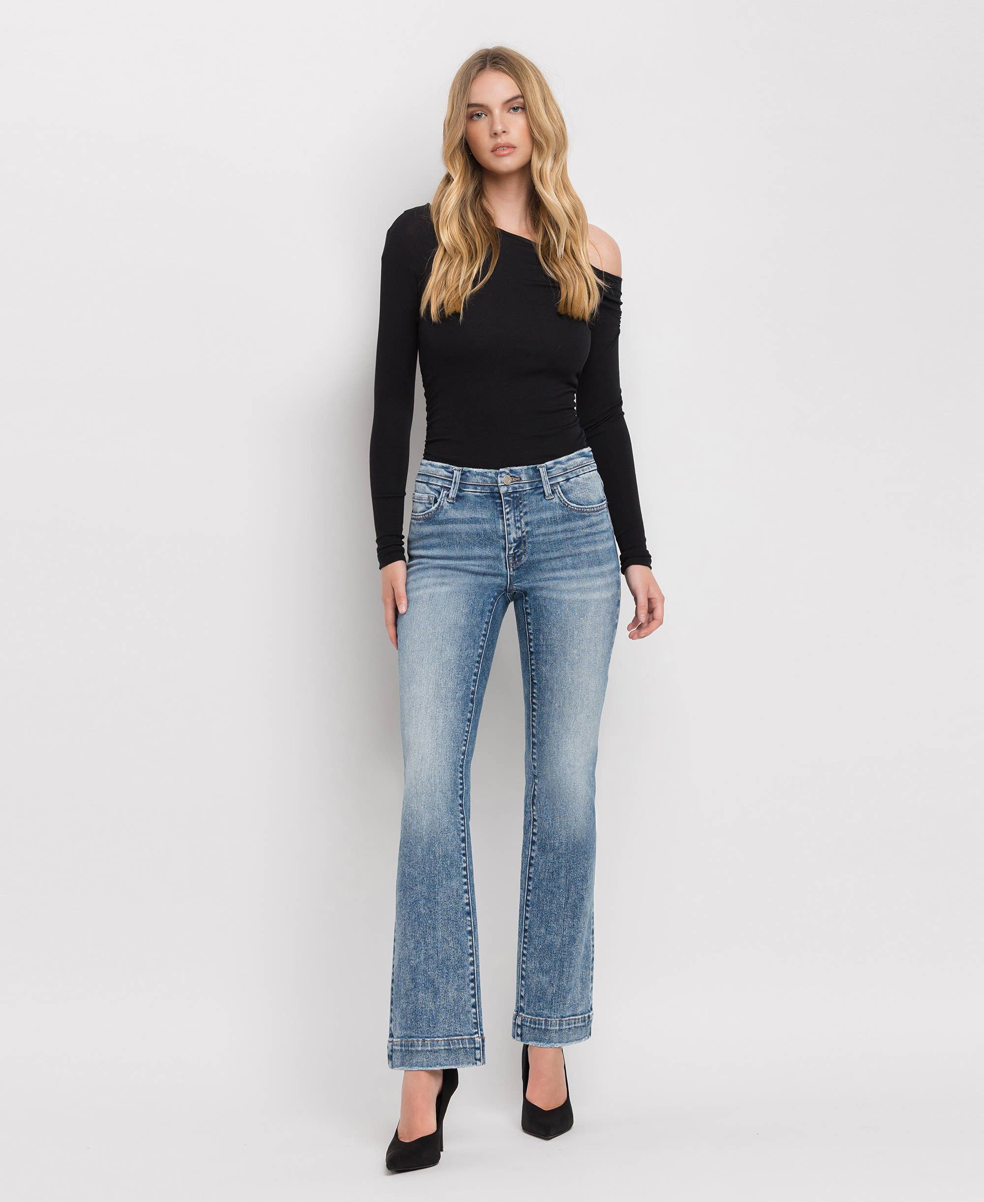 MOUNT BRUCE  MID RISE SEAMLESS WAISTBAND BOOTCUT JEANS