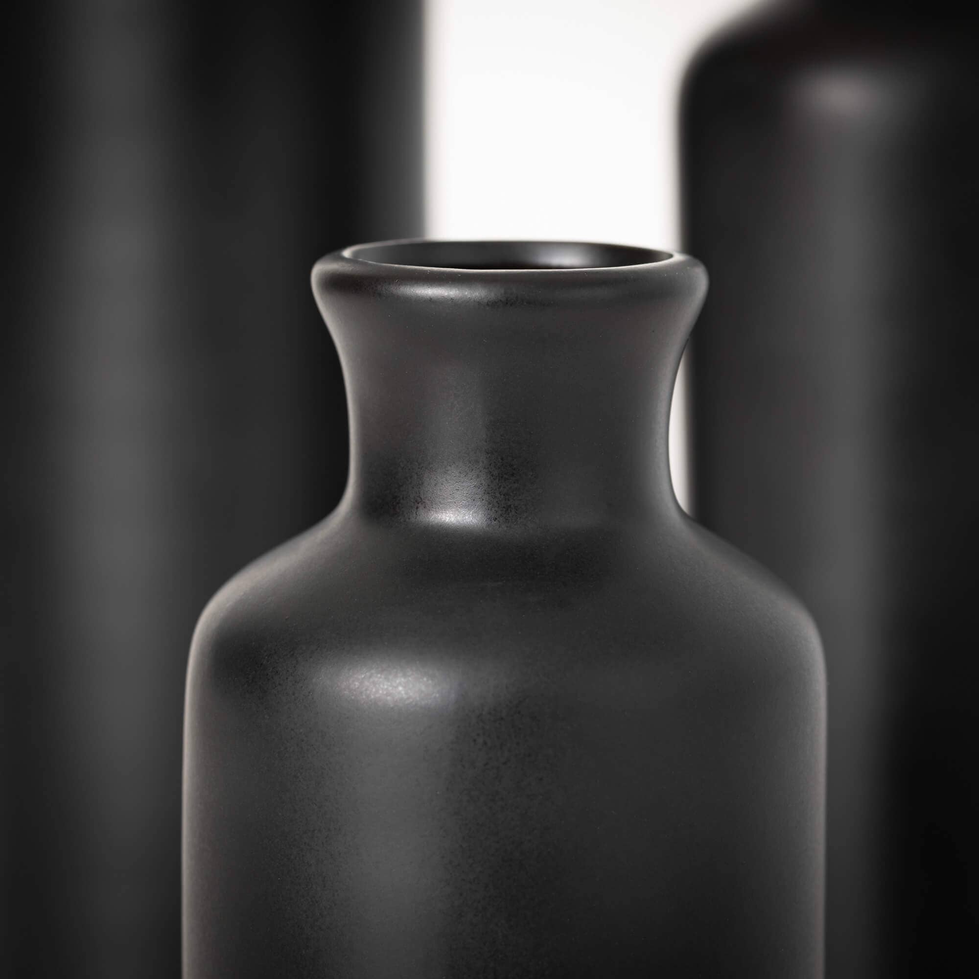 MATTE BLACK VASE