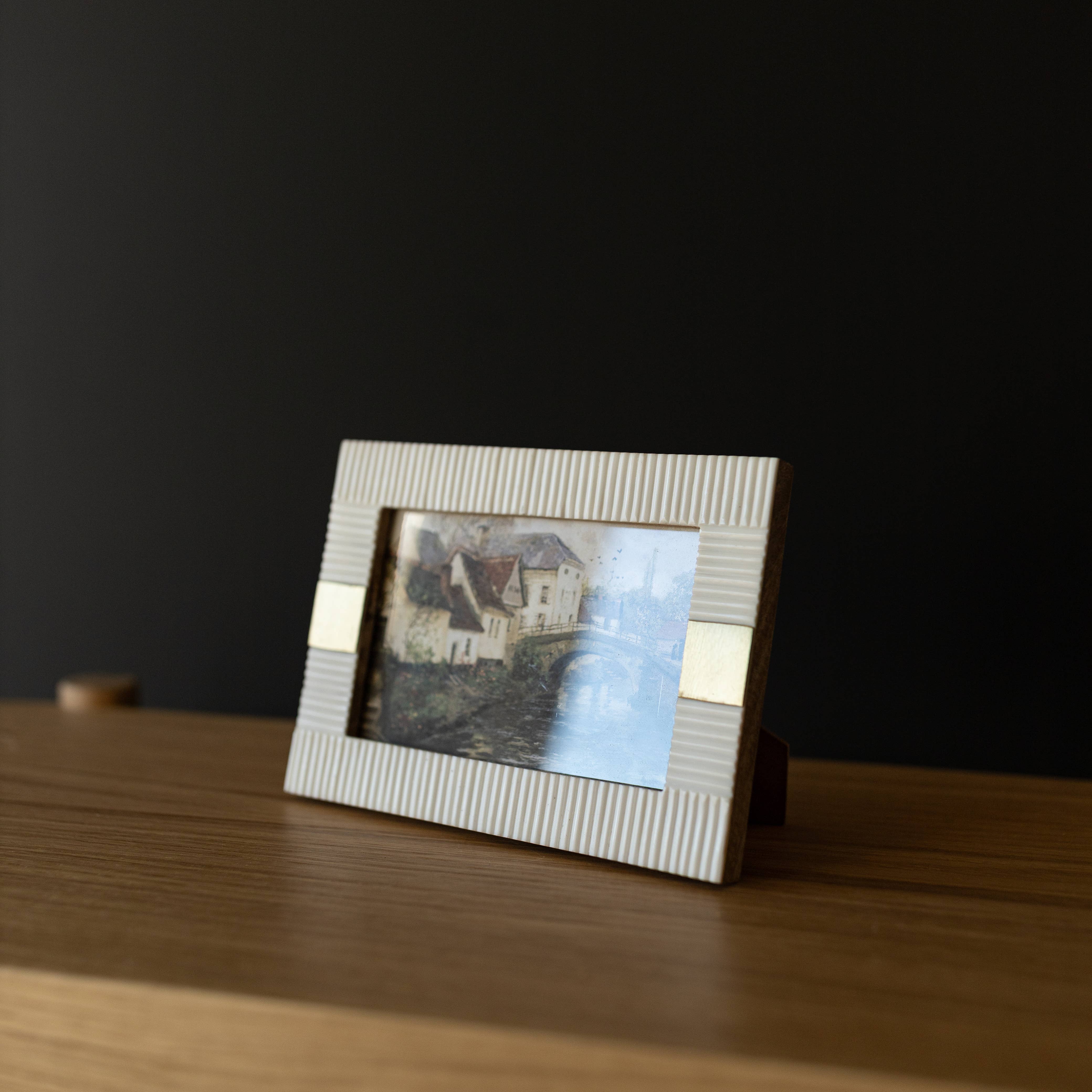 4X6 Kesia Ribbed Resin Photo Frame White With Brass Inlay