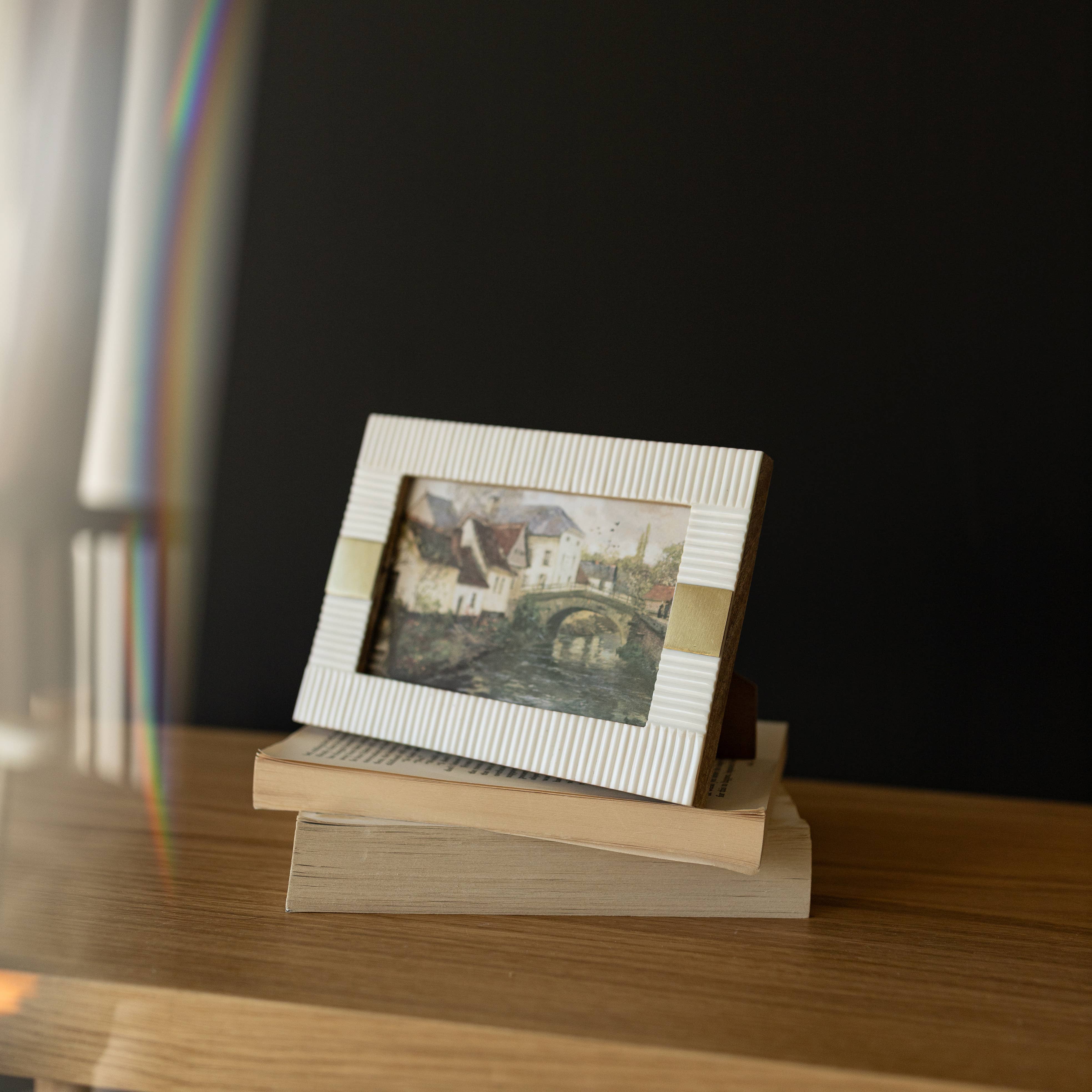 4X6 Kesia Ribbed Resin Photo Frame White With Brass Inlay