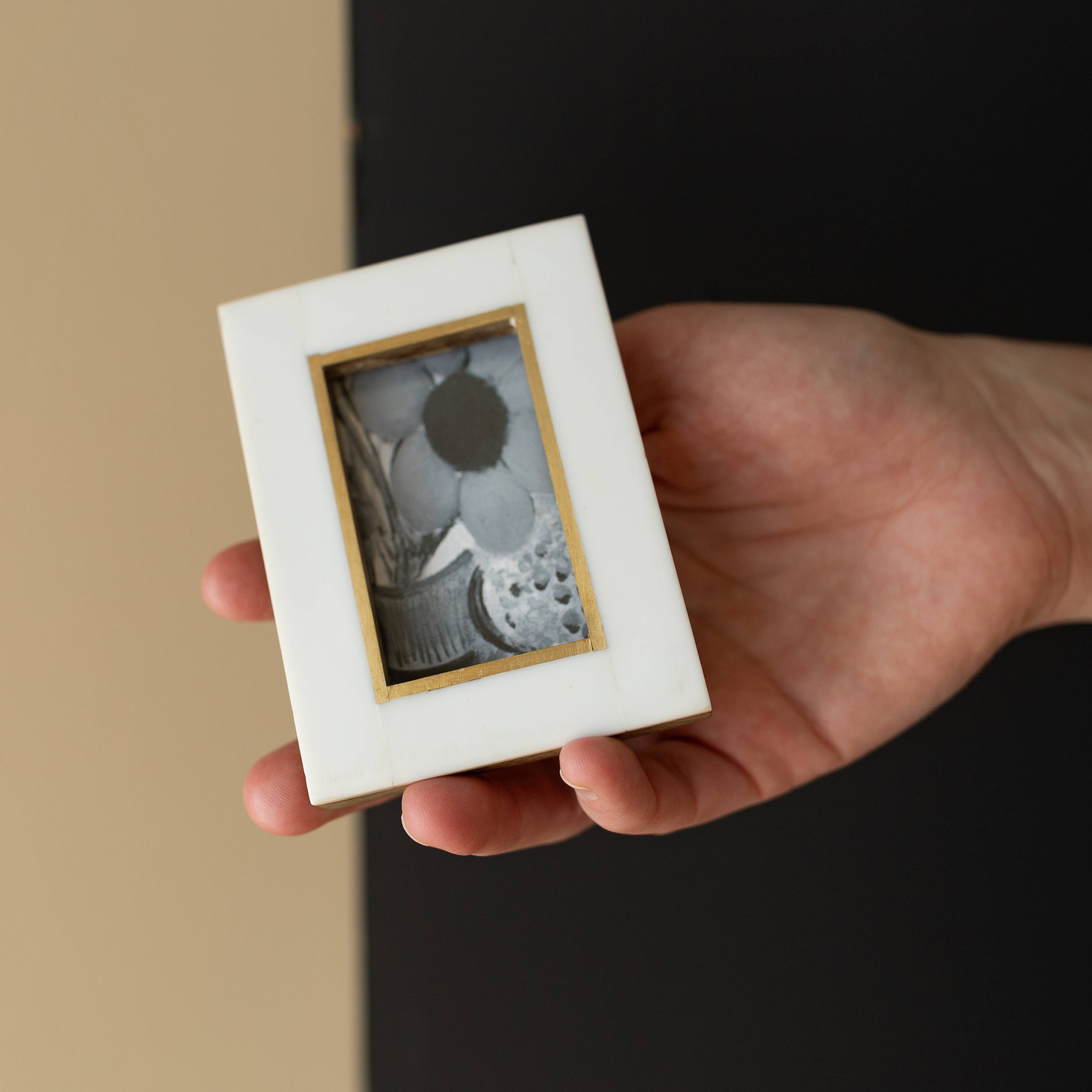 2X3 Bernadette Magnetic Mini Picture Frame With Brass Inlay