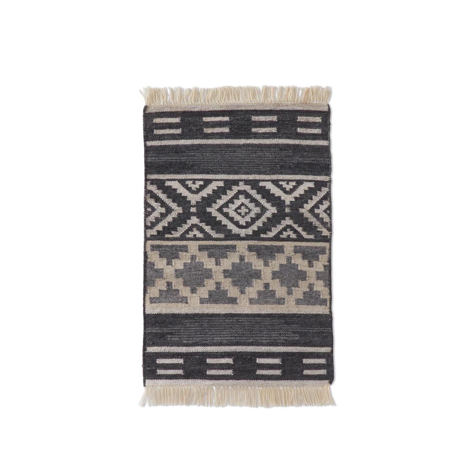 Handmade Indoor/Outdoor Gray & Tan Aztec Area Rug